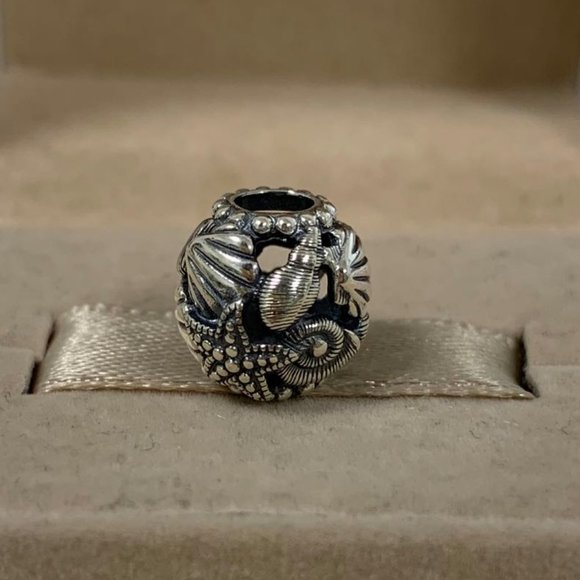 Pandora Openwork Starfish, Shells & Hearts Charm - Picture 7 of 8